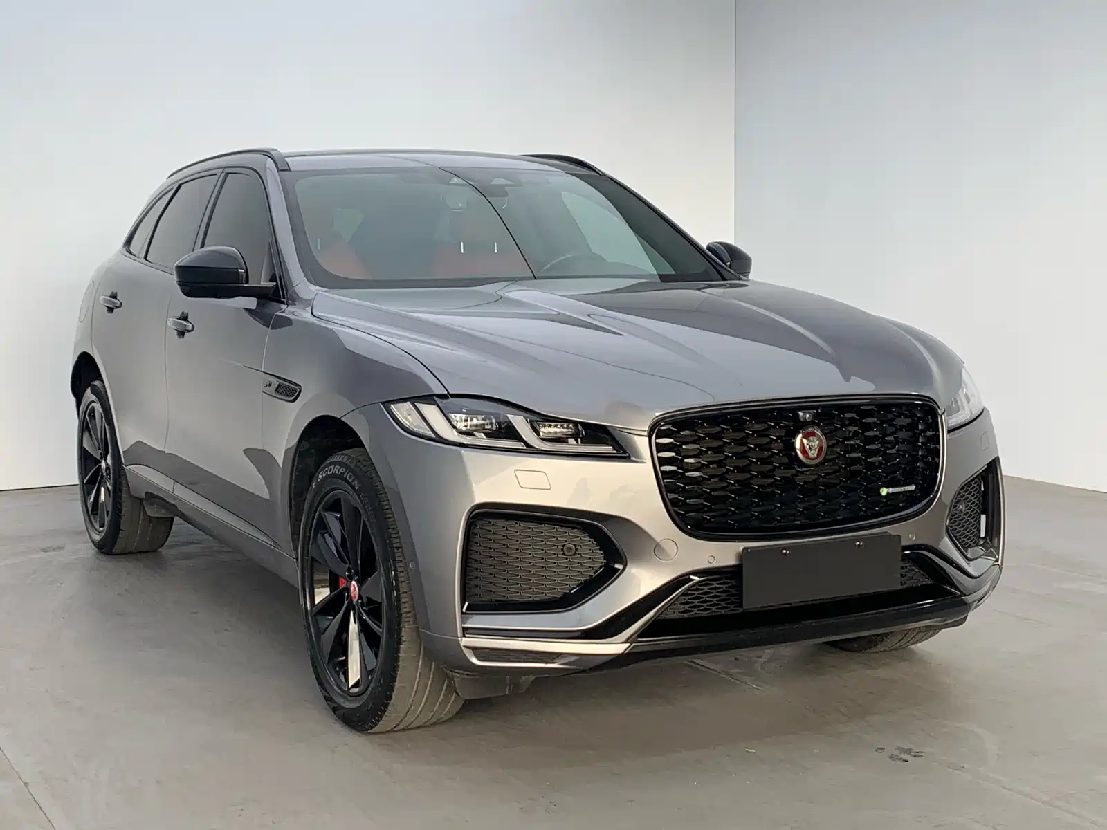 Фото 3 - Jaguar F-PACE