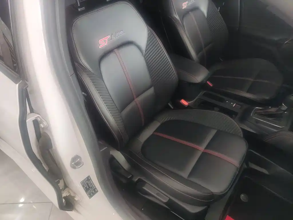 Ford Focus 2023 2022 Hatchback EcoBoost 180 Automatic ST Line