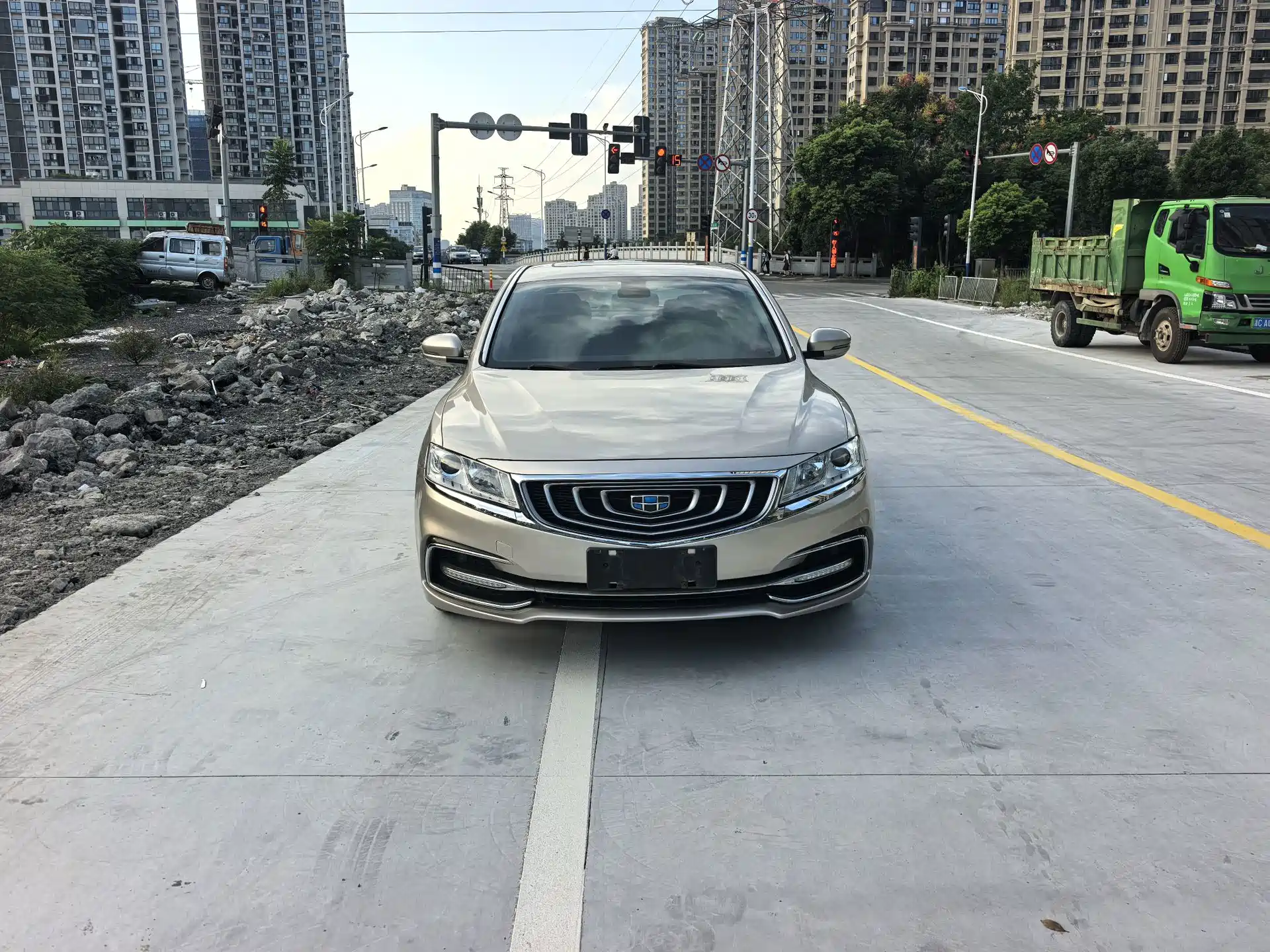 Фото 2 - Geely Borui