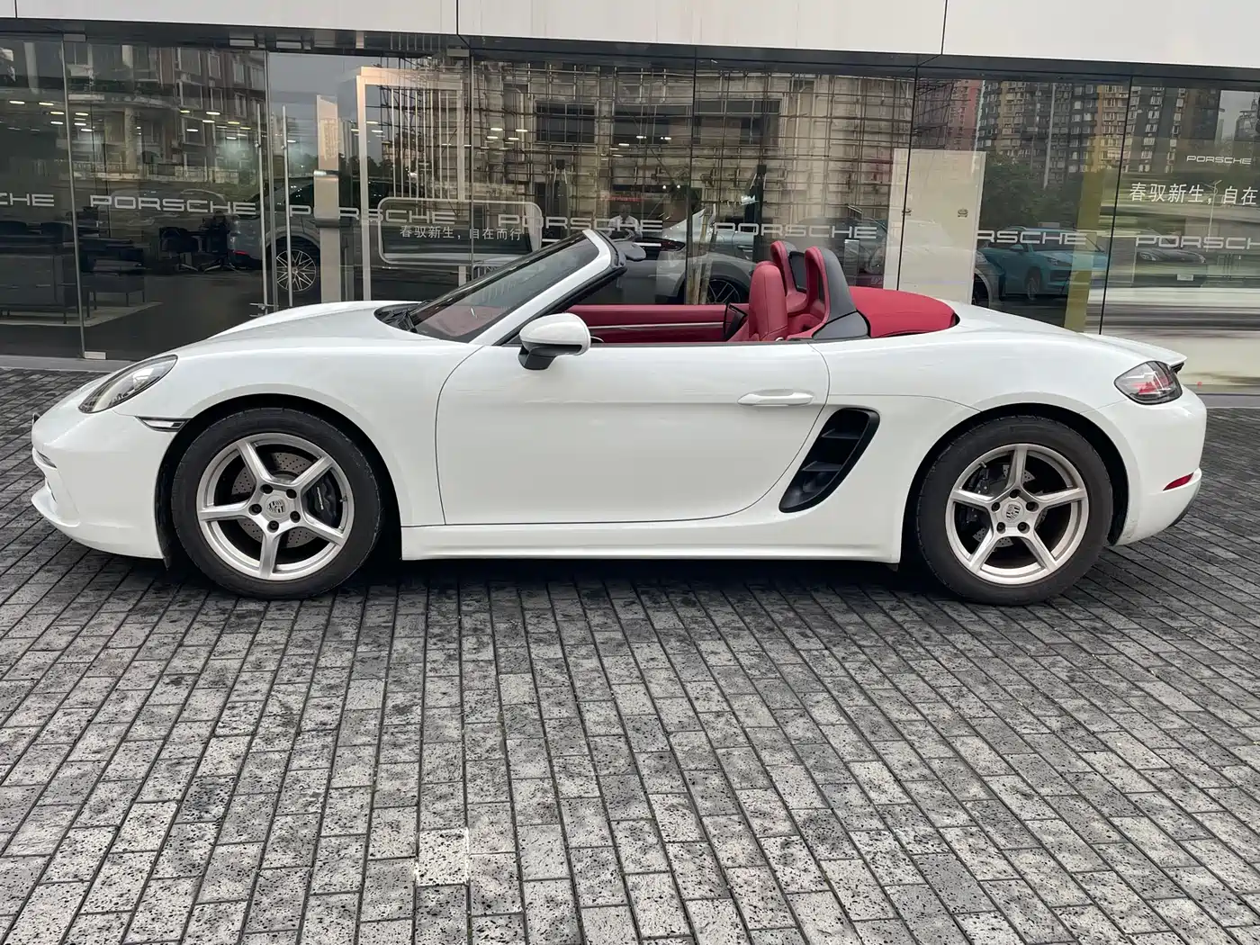 PORSCHE 718