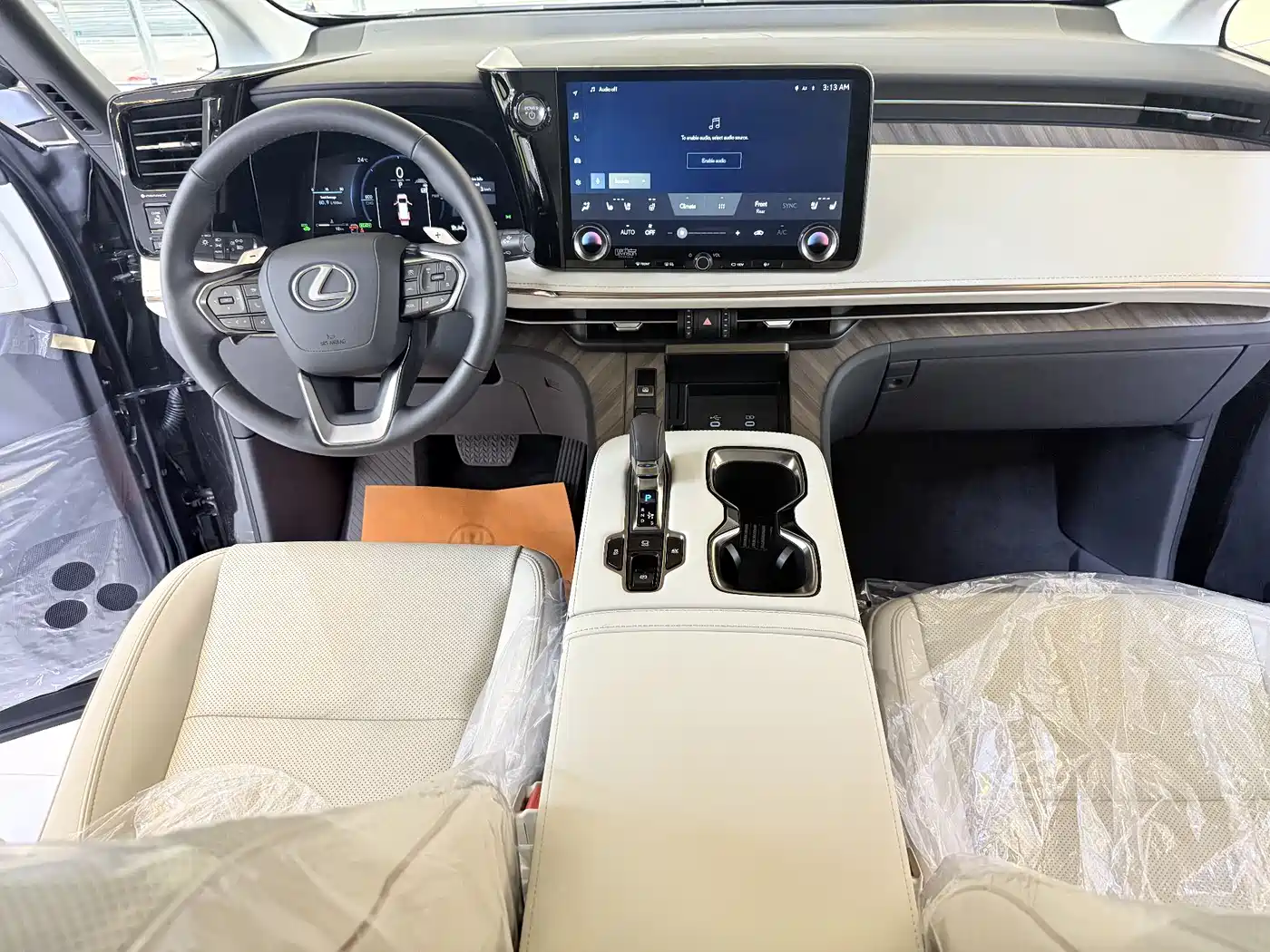 Lexus LM 2023 500h Four-Seat Imperial Edition фото 11