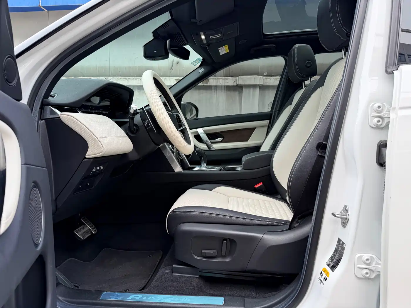 Land Rover Discovery Sport 2022 Model 249PS R-Dynamic S Performance Edition 5-Seater фото 4