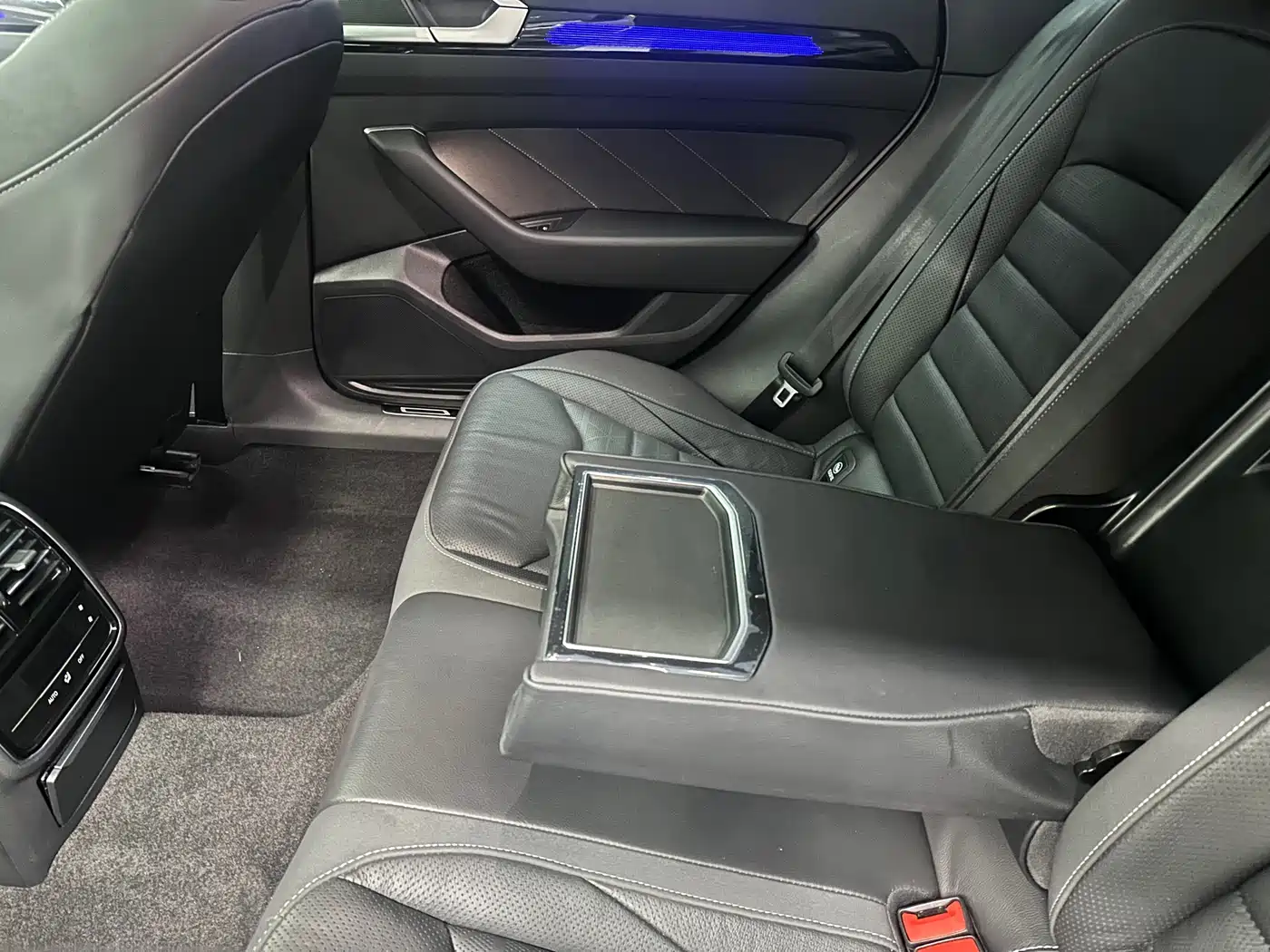 Volkswagen FAW-Volkswagen CC 2023 380TSI Eye-catching Edition фото 11