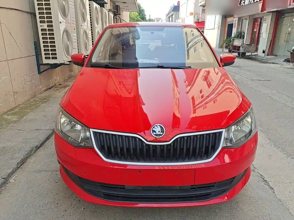 Фото 3 - Škoda Fabia