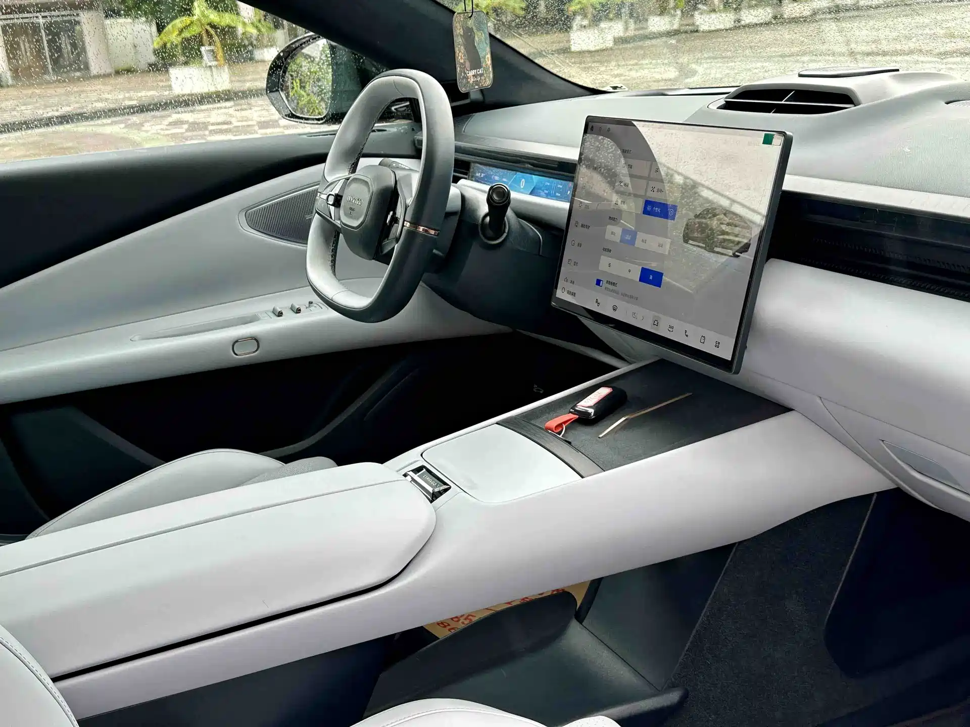 صورة 11 - Lynk & Co Z10