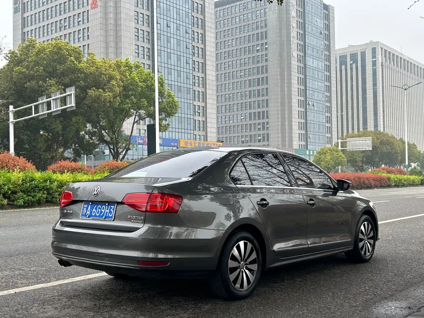 Volkswagen Sagitar 2015 230TSI Automatic Luxury фото 3