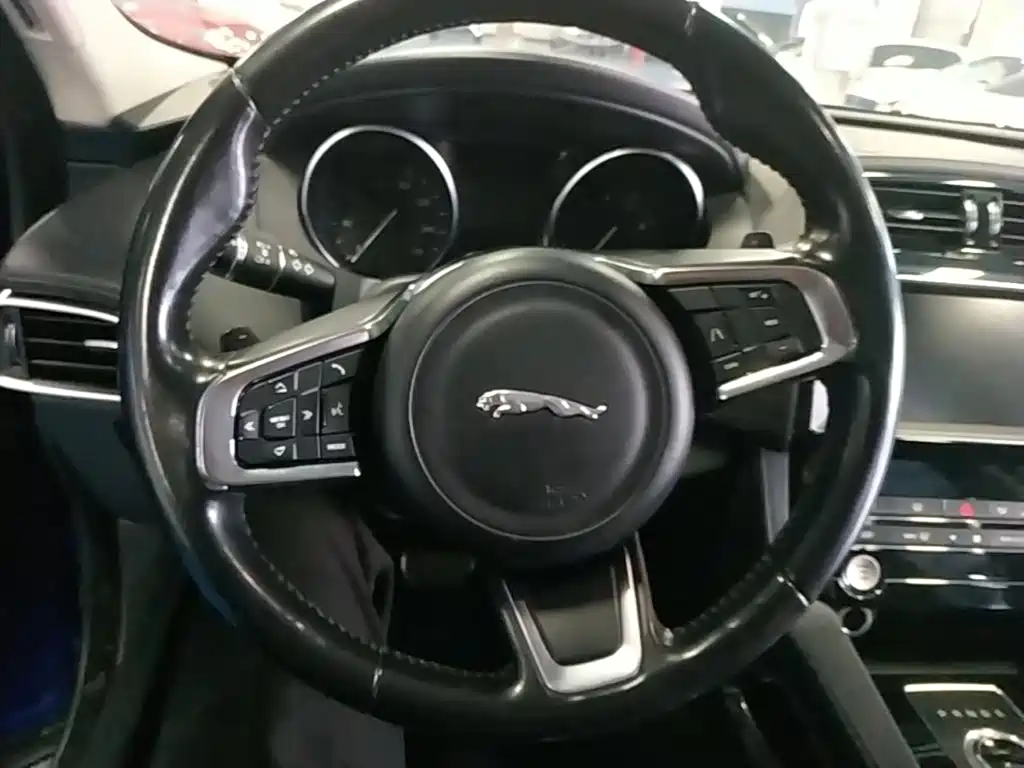 Photo 11 - Jaguar F-PACE
