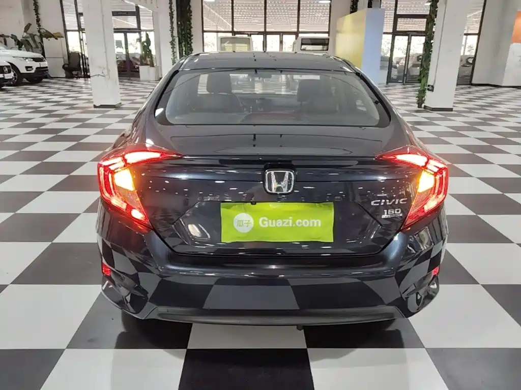 Фото 6 - Honda Civic