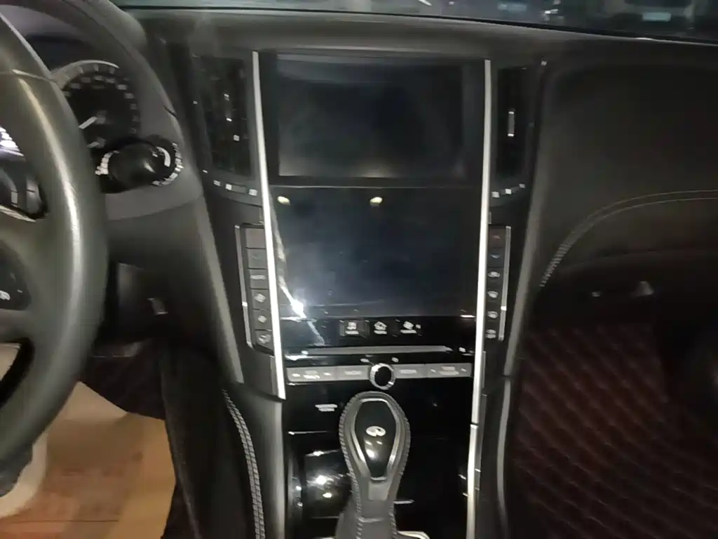 Фото 13 - Infiniti Q50L