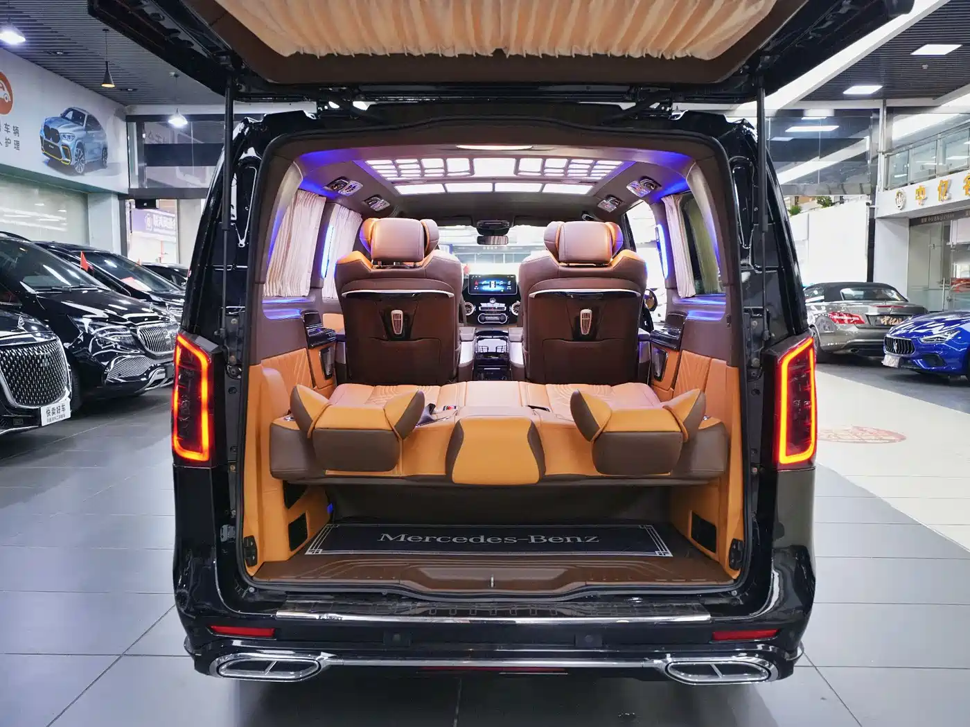 Mercedes-Benz Vito 2021 2.0T Elite 7-Seater фото 12