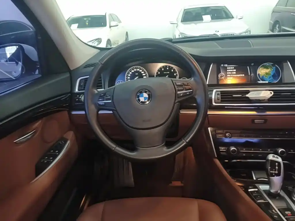 Photo 11 - BMW 5 Series GT