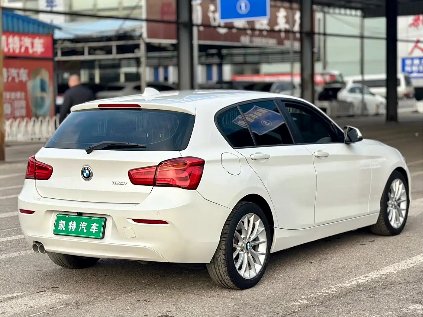 BMW 1 Series (Import) 2016 120i Leading Model фото 4