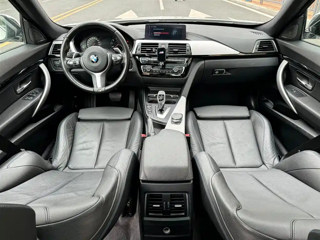 BMW 3 Series GT 2018 320i M Sport фото 20