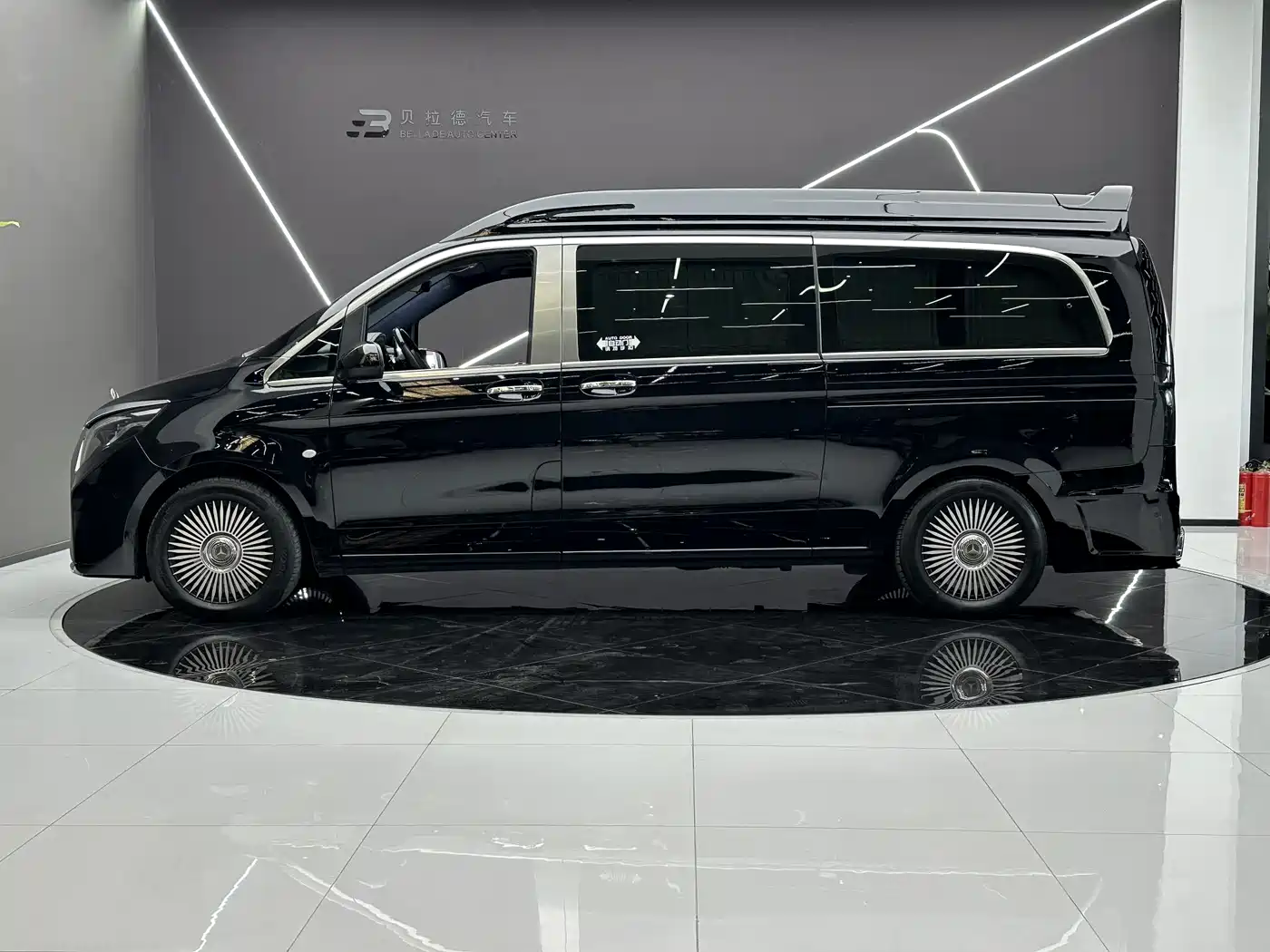 Mercedes-Benz Vito 2023 2.0T Business 7-Seater фото 3