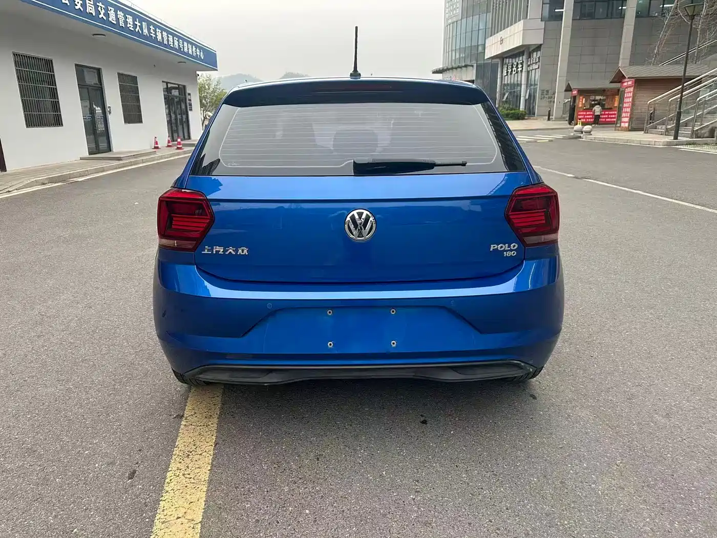 VOLKSWAGEN POLO