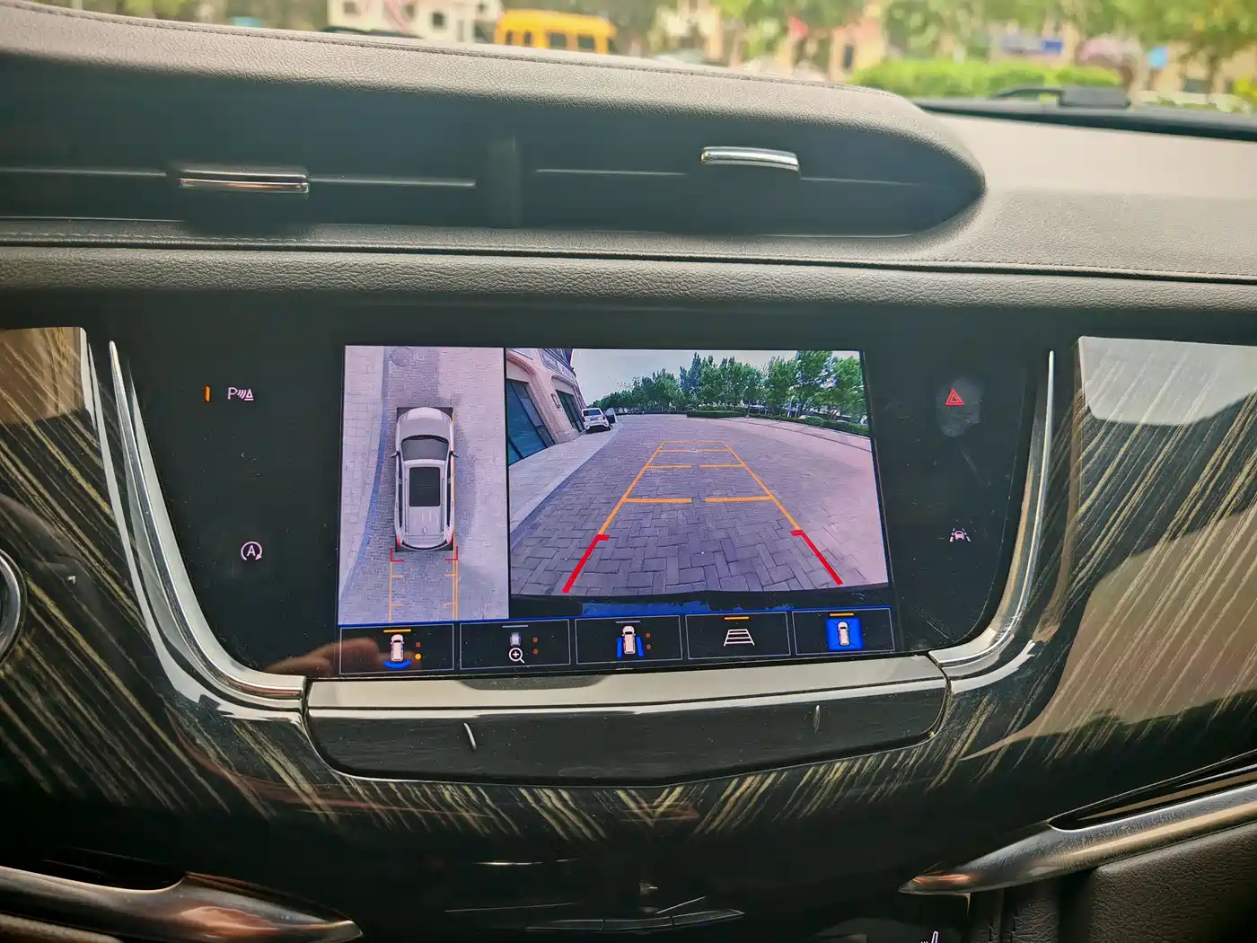 CADILLAC XT6