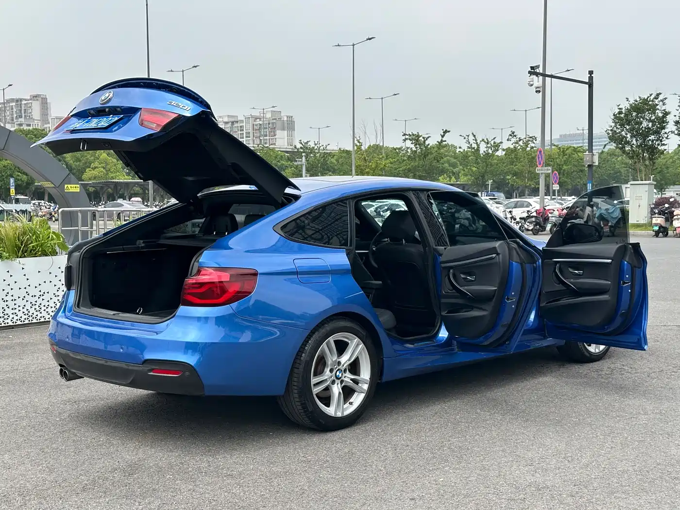 BMW 3 Series GT 2019 320i M Sport Package фото 8