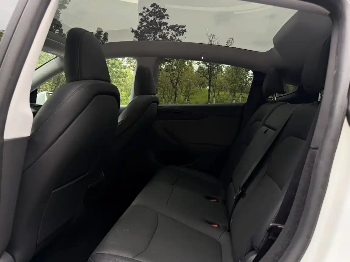 Tesla Model Y 2026 2025 Rear-Wheel Drive