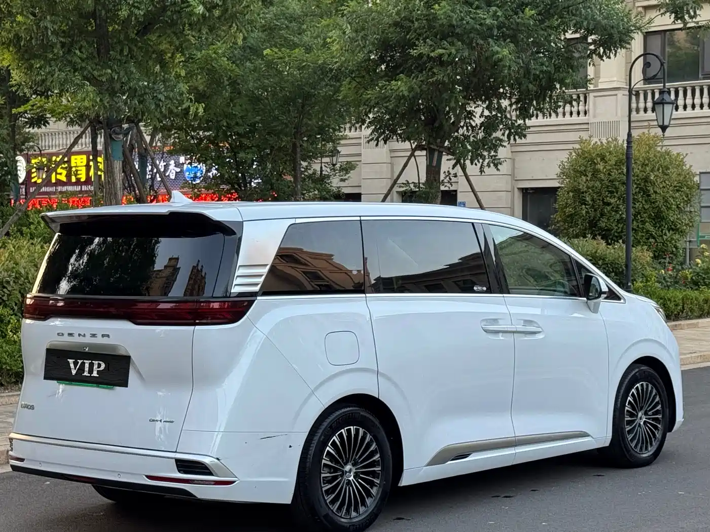 Denza D9 2022 DM-i 970 All-Wheel Drive Honor Edition фото 9