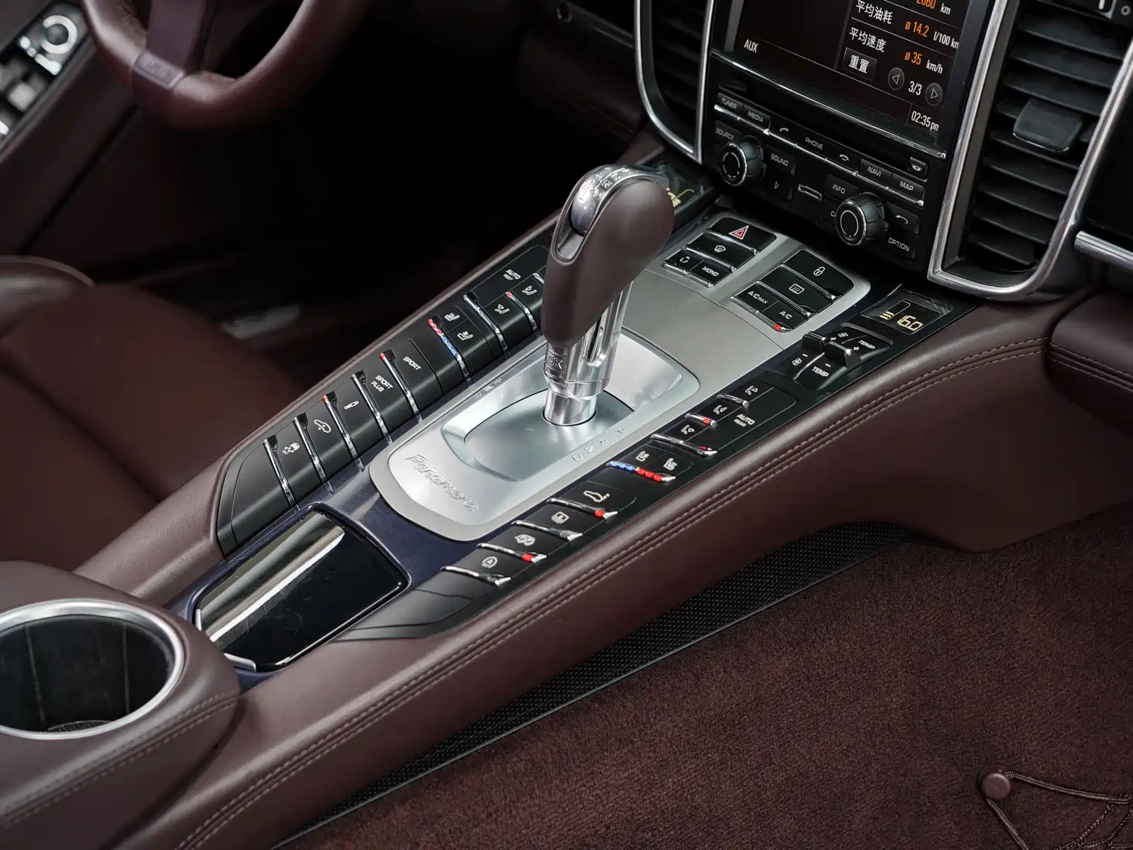 Фото 30 - Porsche Panamera