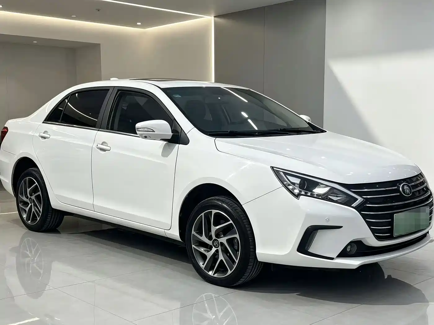 BYD Qin New Energy 2018 2018 Qin EV450 Smart Connection Trend Edition