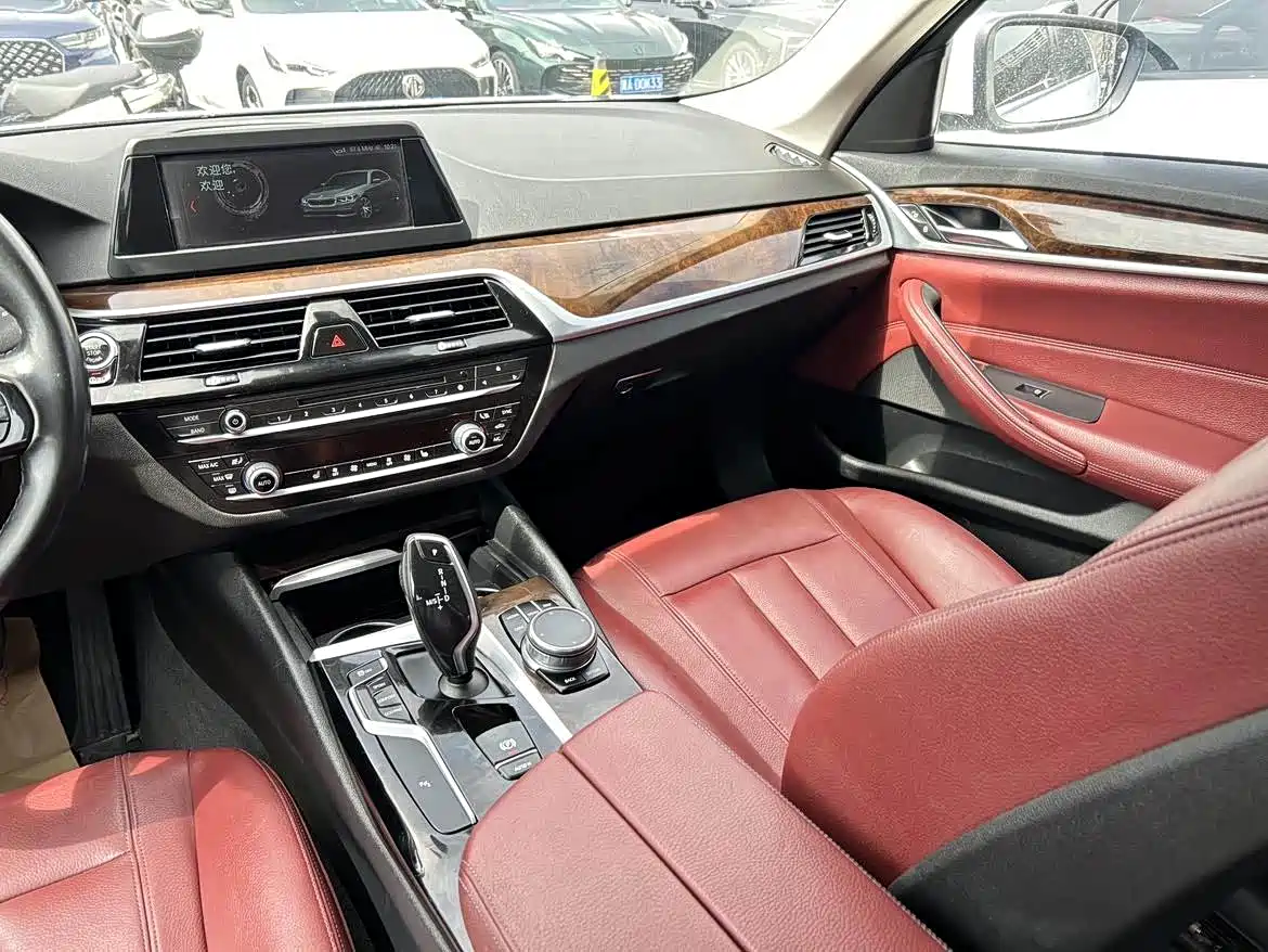 Фото 6 - BMW 5 Series