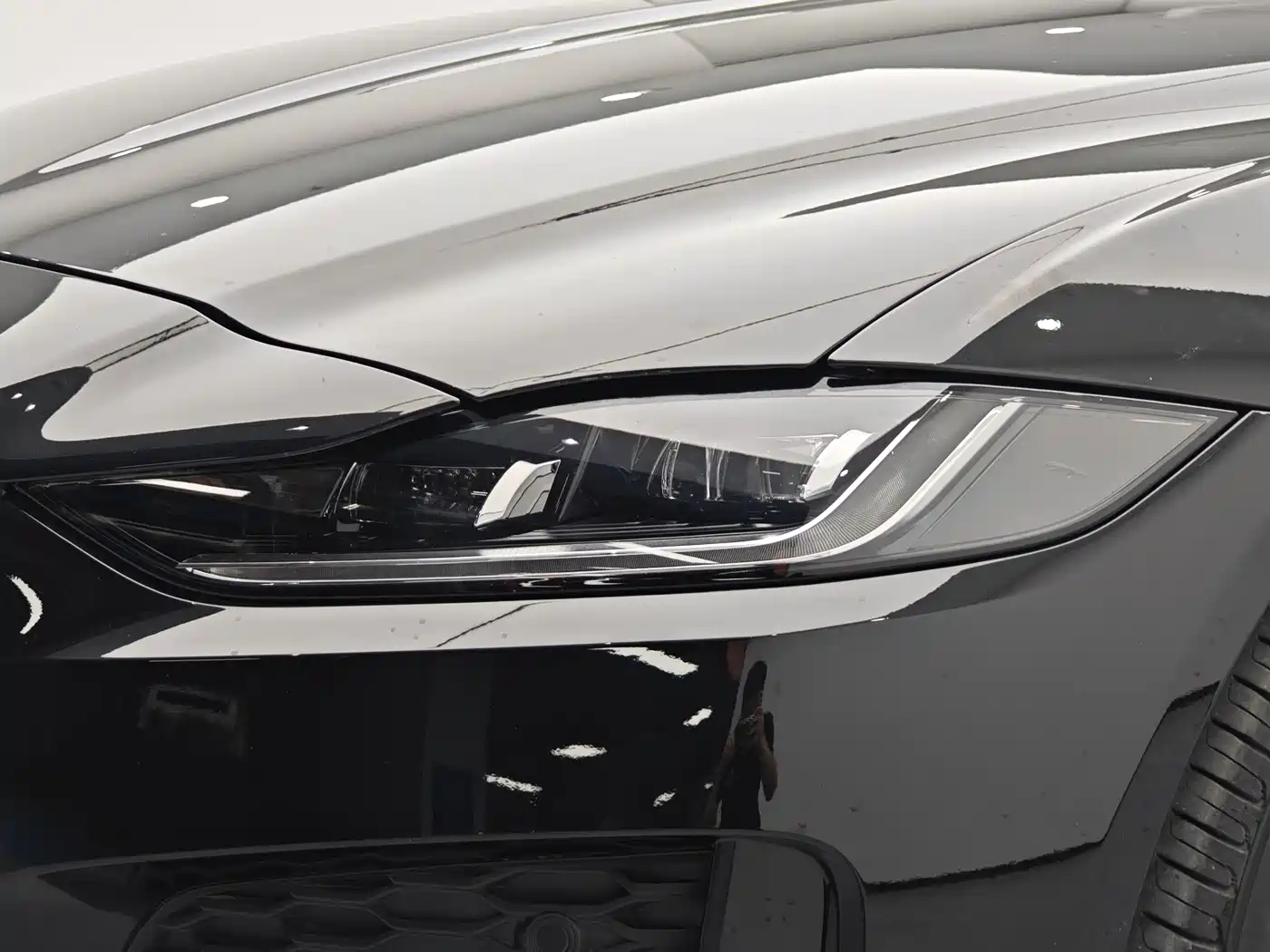 Jaguar XEL 2021 2.0T 250PS Gloss Black Sport Edition фото 9
