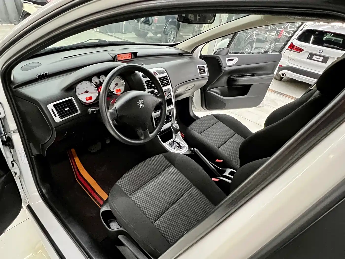 Peugeot 307 2014 2013 Hatchback 1.6L Automatic Comfort
