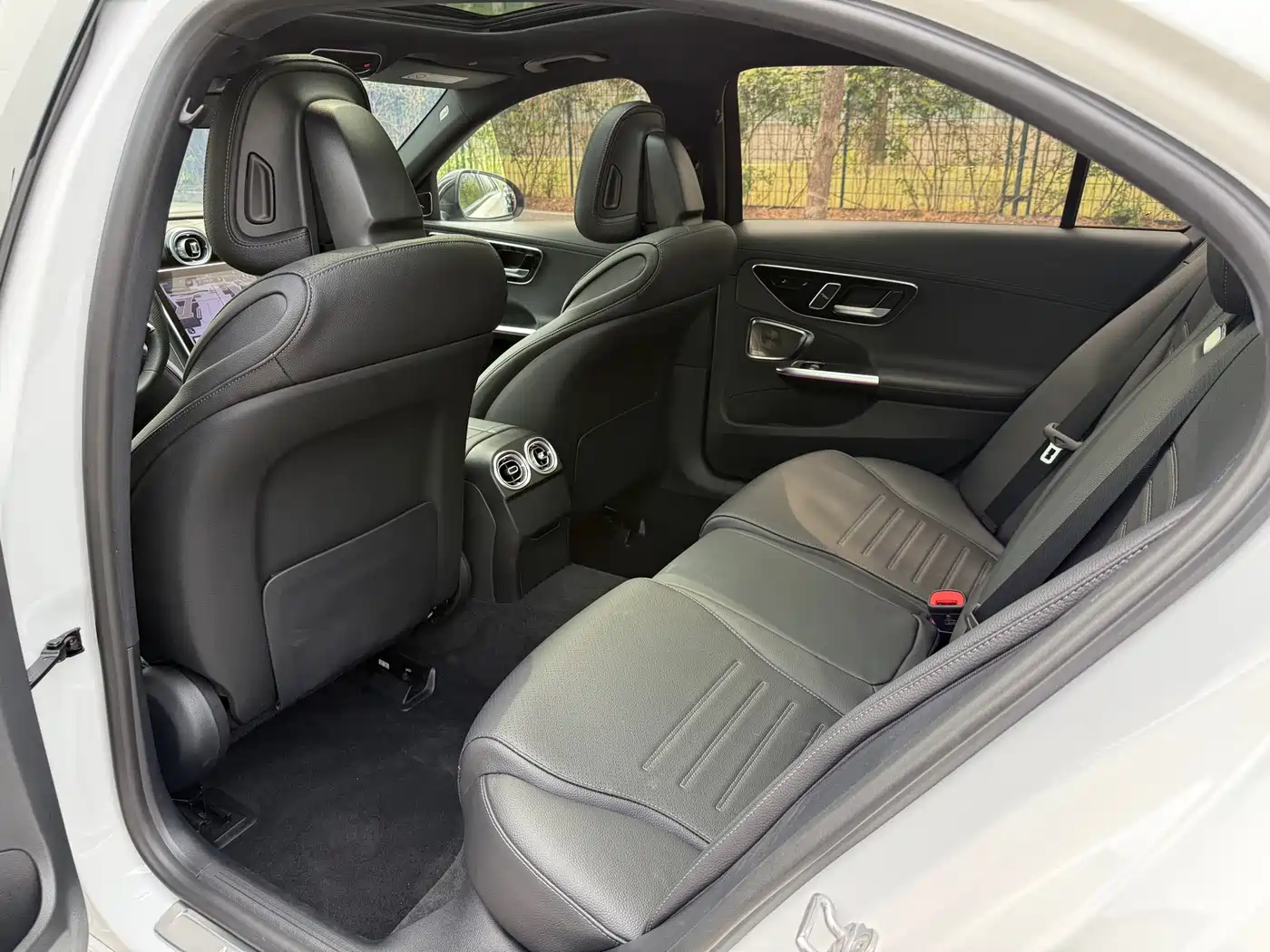 Mercedes-Benz C-Class 2023 Facelift C 260 L Night Sport Edition фото 18