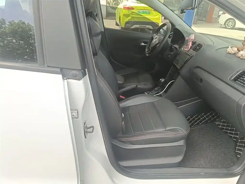 Volkswagen Polo 2016 1.4L Automatic Trend фото 20