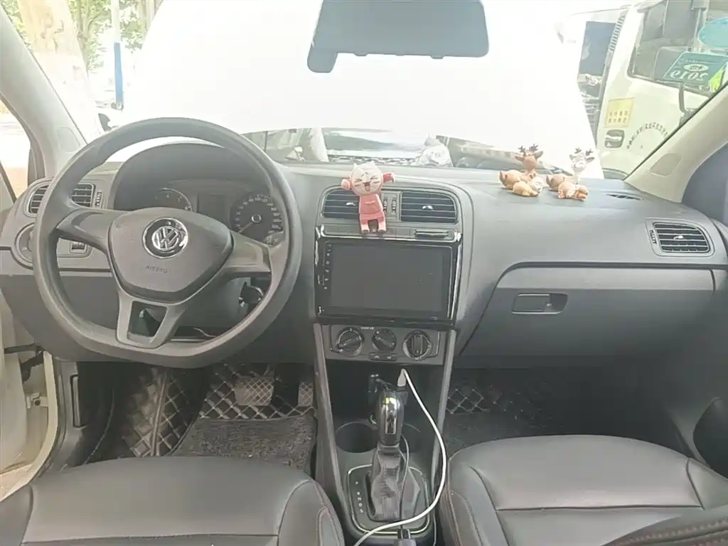 Volkswagen Polo 2016 1.4L Automatic Trend фото 6