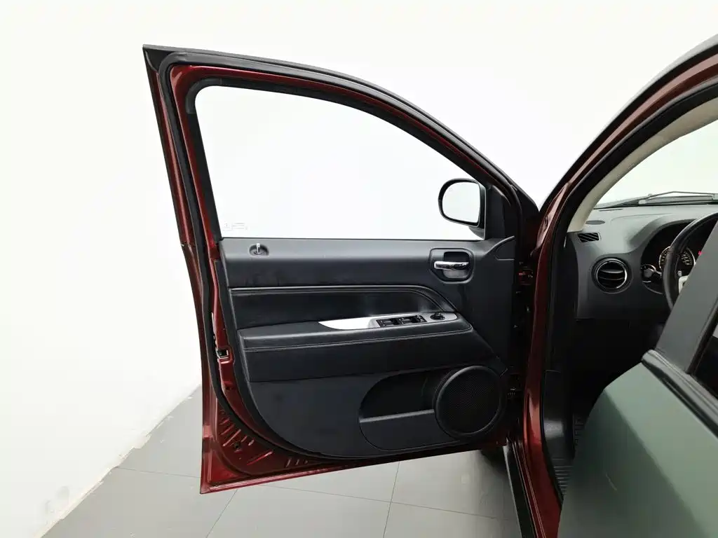 صورة 8 - Jeep Compass (Import)