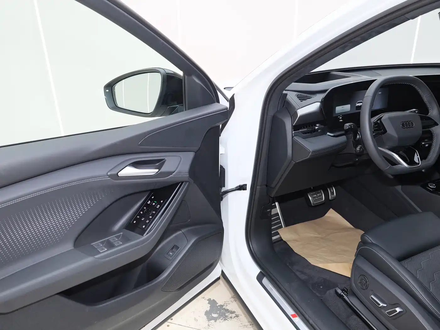 Audi Q6L e-tron 2025 Model Pioneer Edition фото 15