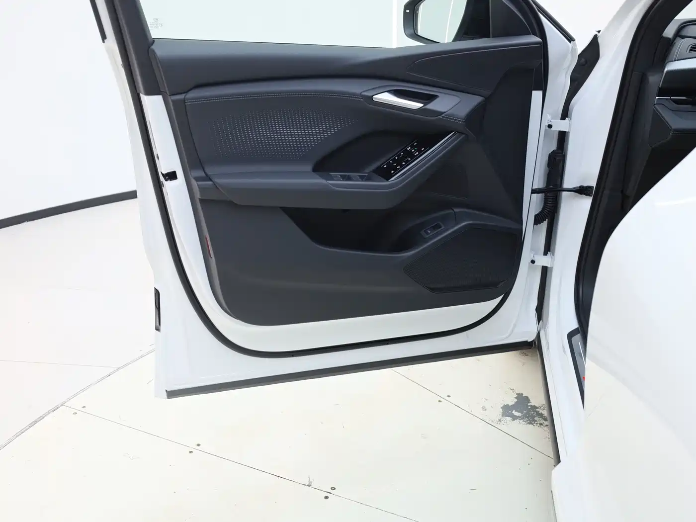 Audi Q6L e-tron 2025 Model Pioneer Edition фото 25