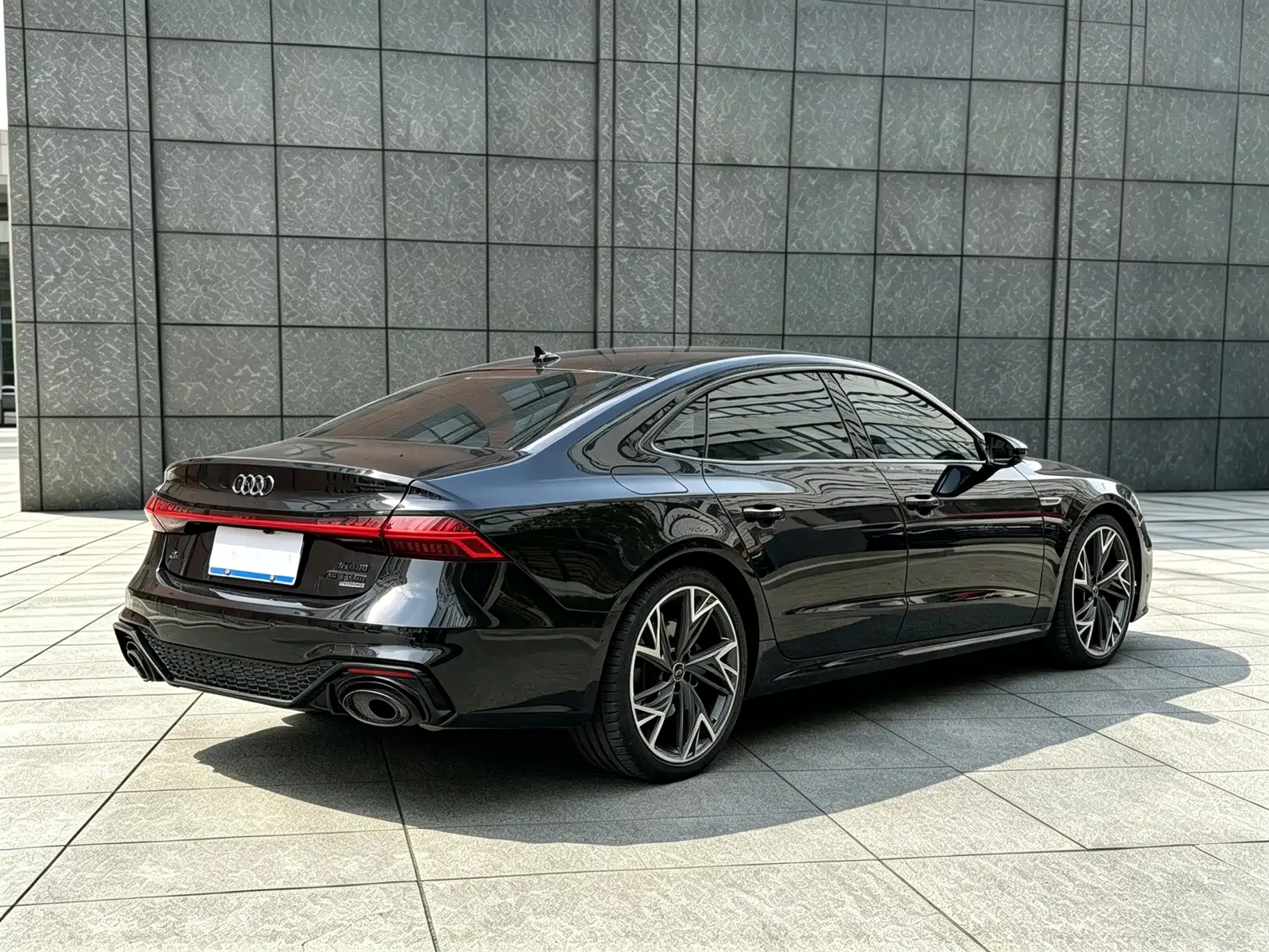 Фото 16 - Audi A7L