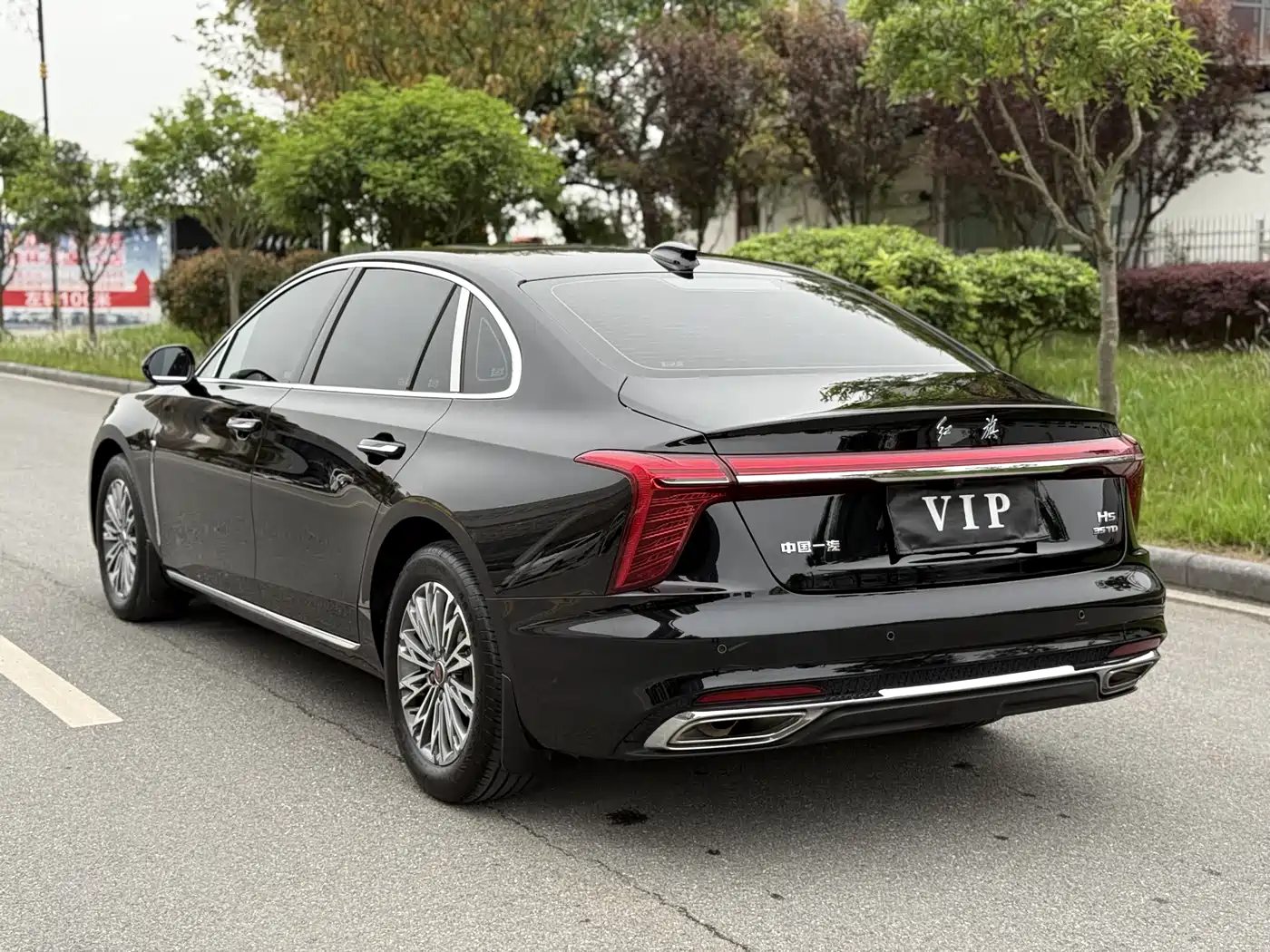 Hongqi H5 2025 1.5T DCT Flag Rhythm 500,000 Units Memorial Edition фото 5