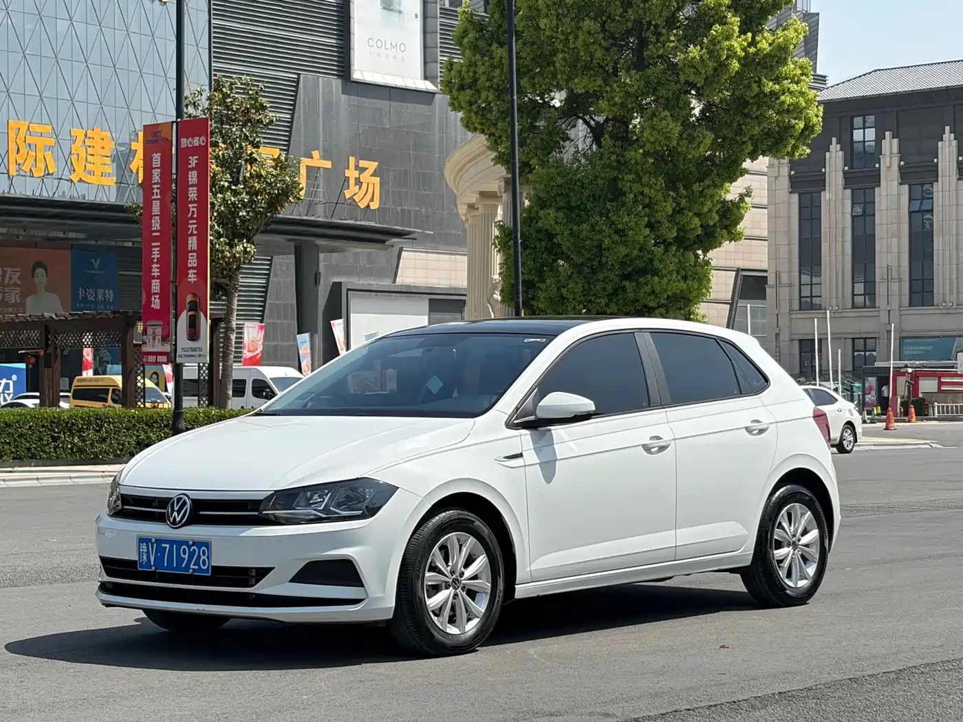 VOLKSWAGEN POLO