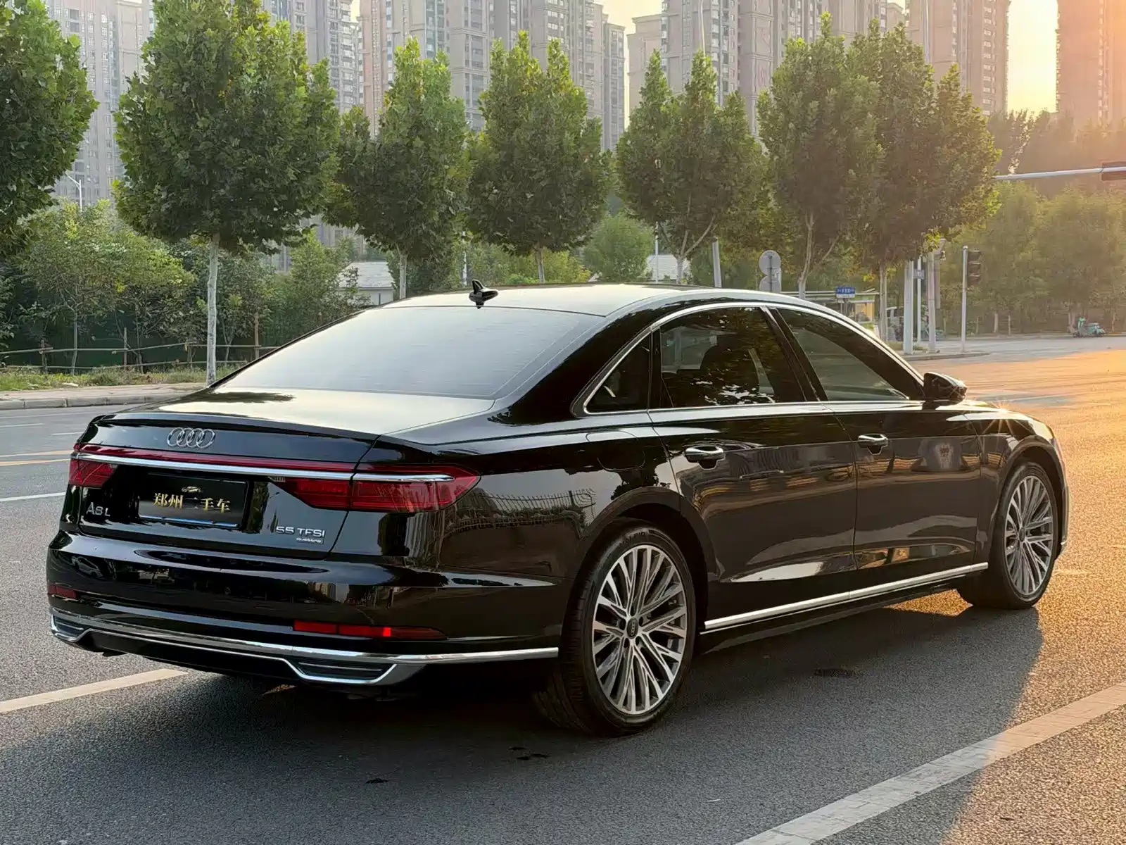 Photo 19 - Audi A8