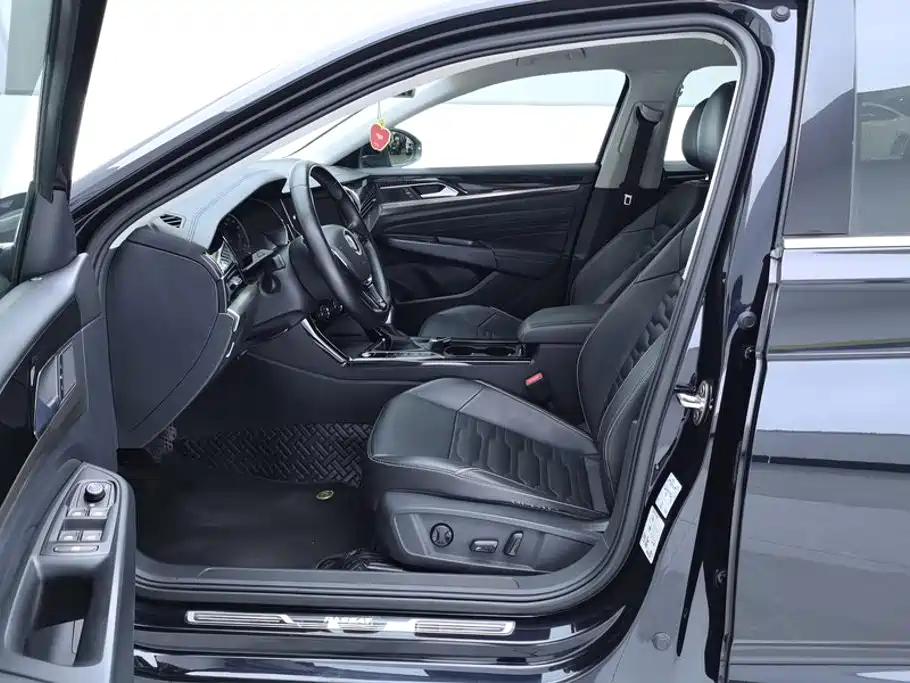 Photo 9 - Volkswagen Passat