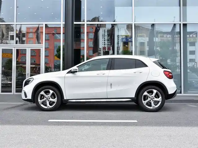 Mercedes-Benz GLA 2017 GLA 200 Dynamic — фото 3