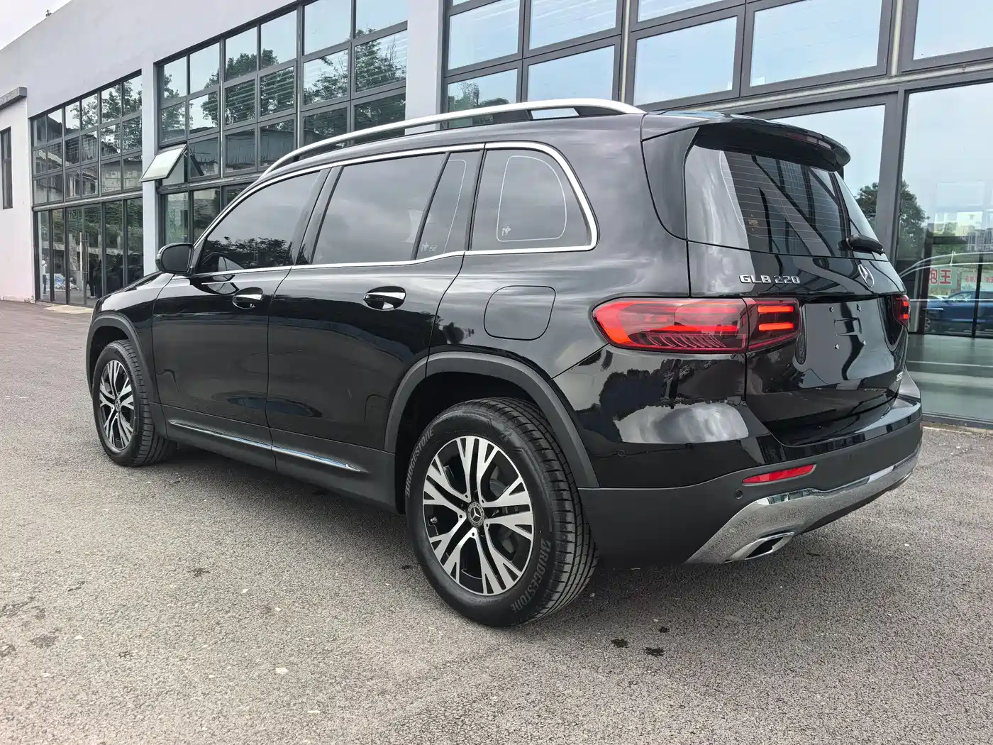 MERCEDES-BENZ GLB