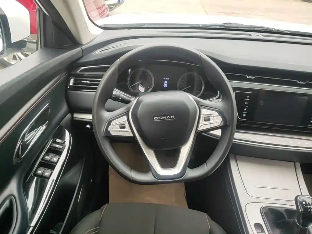 Фото 11 - Changan Oshan X7