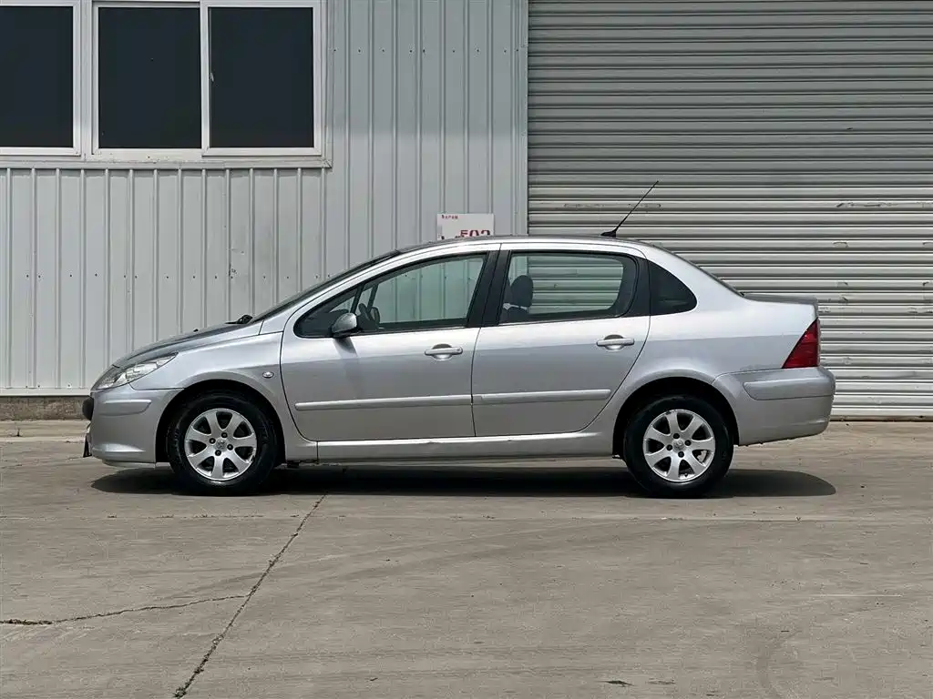 Peugeot 307 2009 Model Sedan 1.6L Manual Aile Edition фото 3