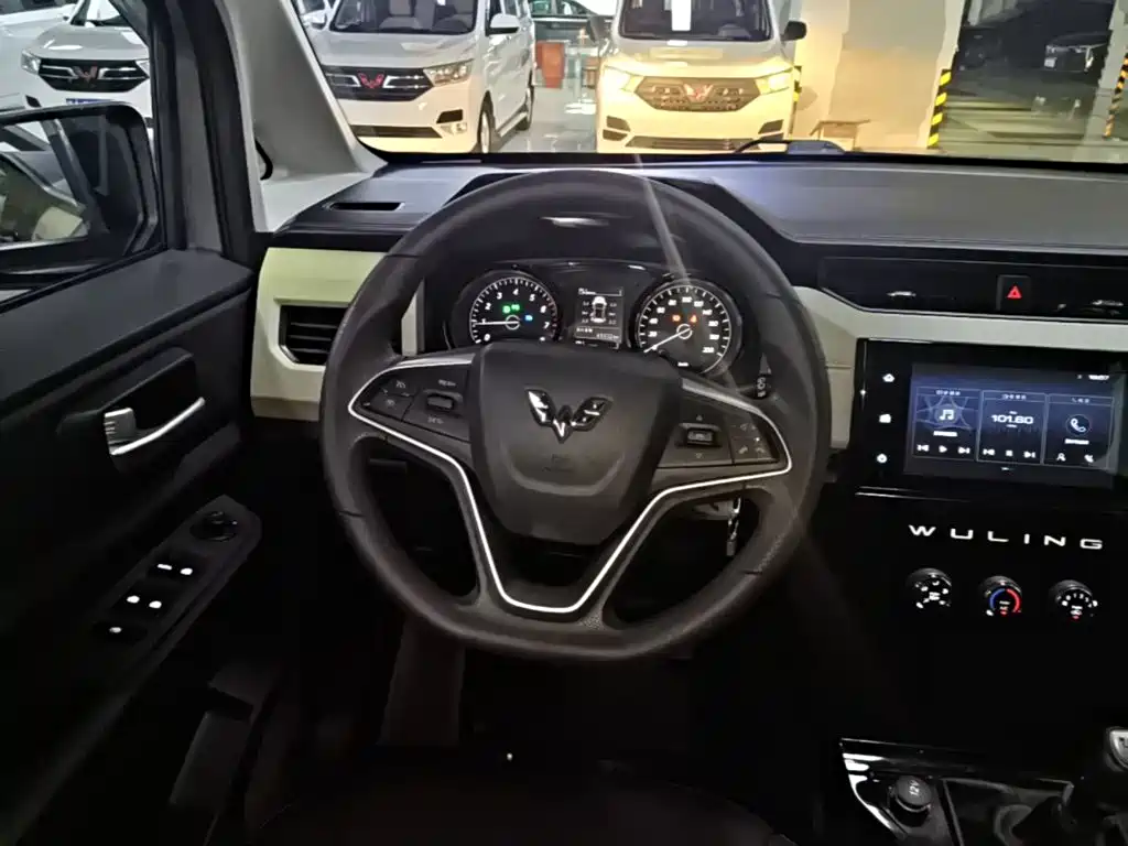 Wuling Motors Wuling Hongguang PLUS 2019 2019 1.5T Manual Luxury 7-seater
