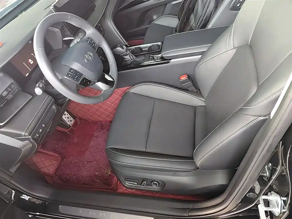 Toyota Camry 2026 Hybrid 2.0HSE Sport Lite Edition фото 15