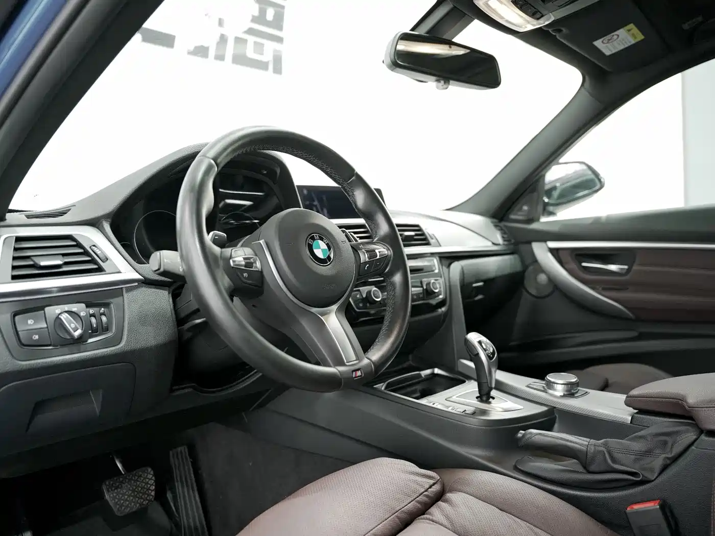 BMW 3 Series 2019 320i M Sport Black Night Edition фото 12