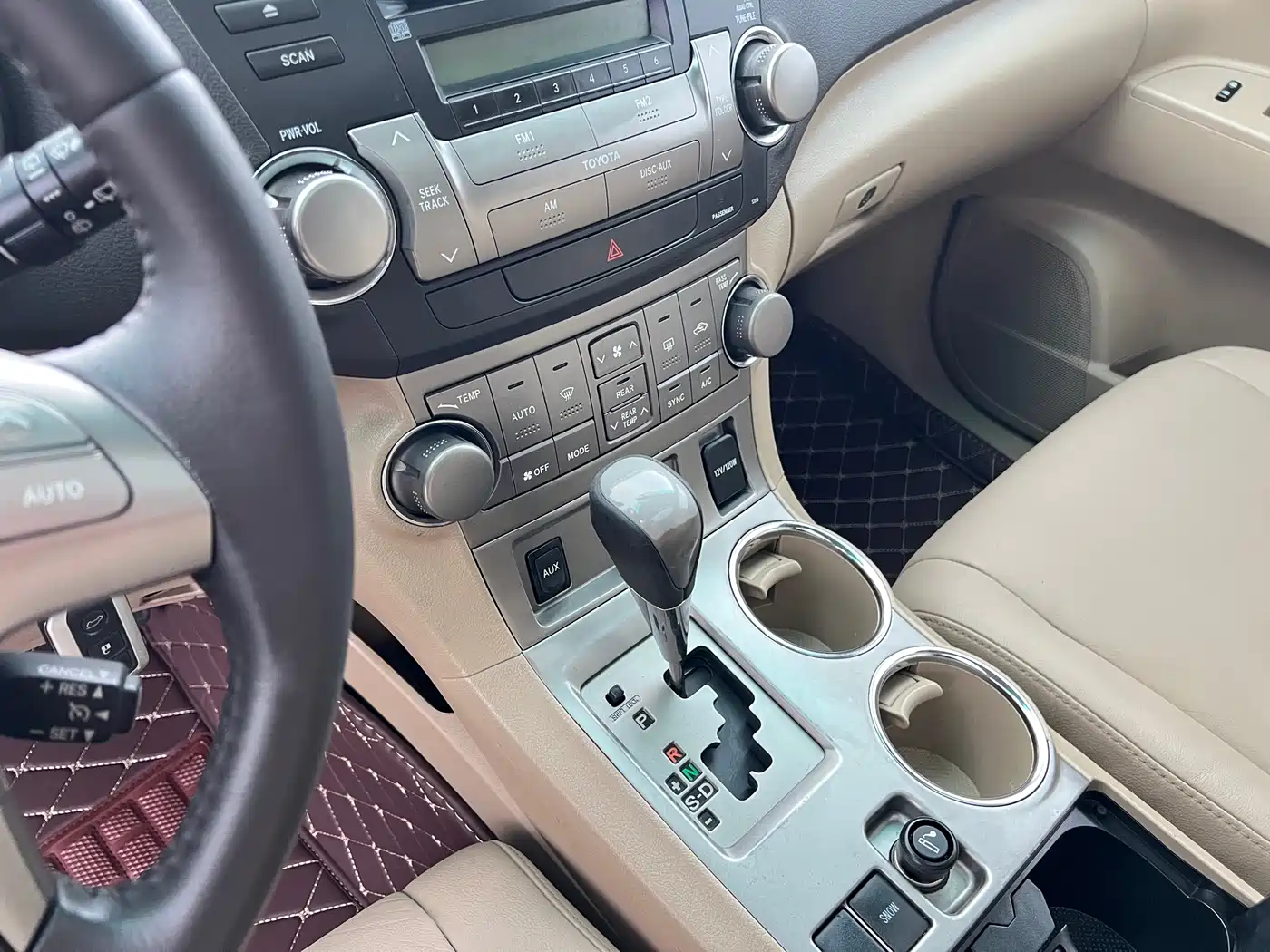 Toyota Highlander 2012 2.7L 2WD 7-Seater Luxury Edition фото 9