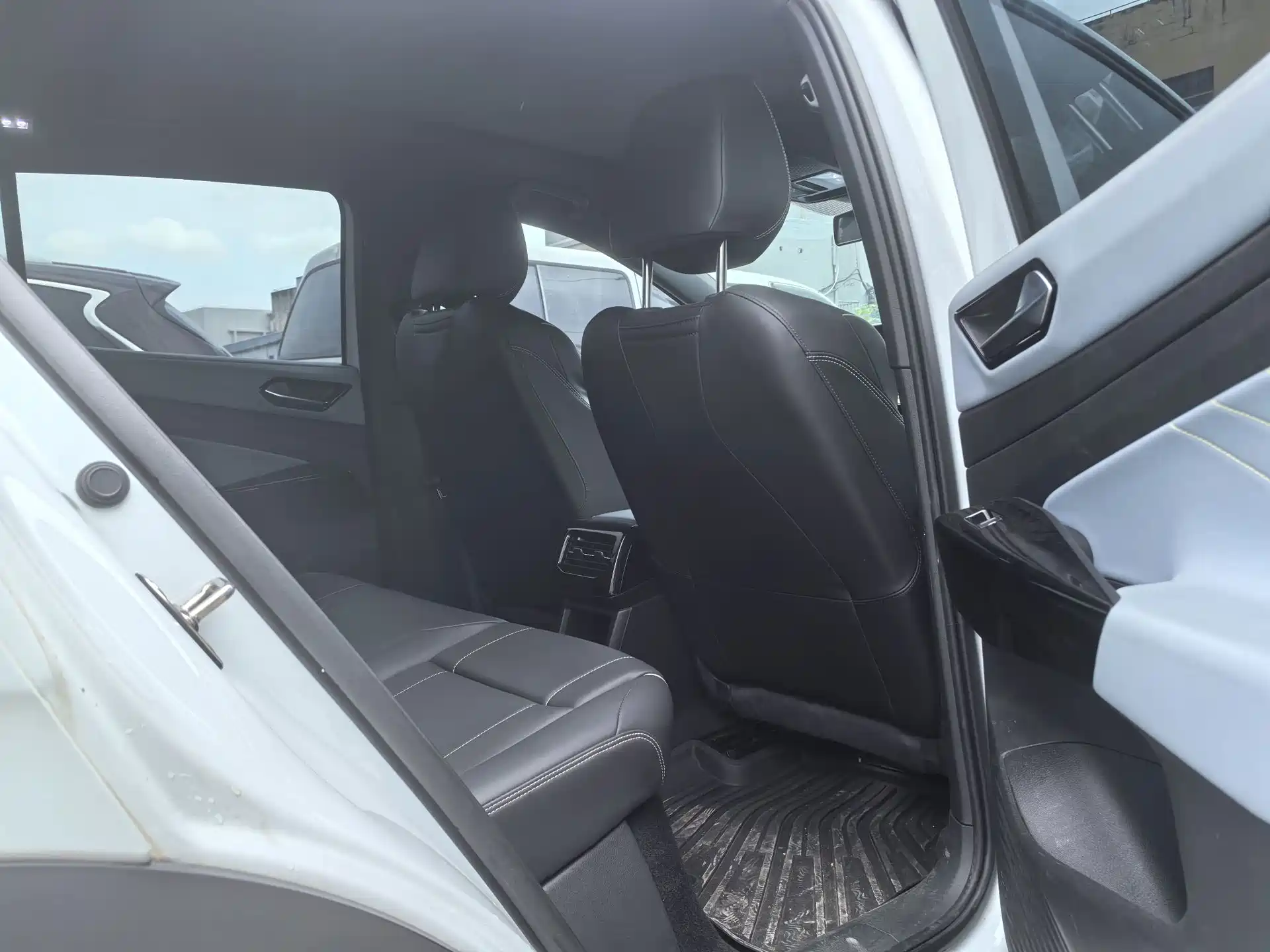 Фото 5 - Volkswagen ID.4 X