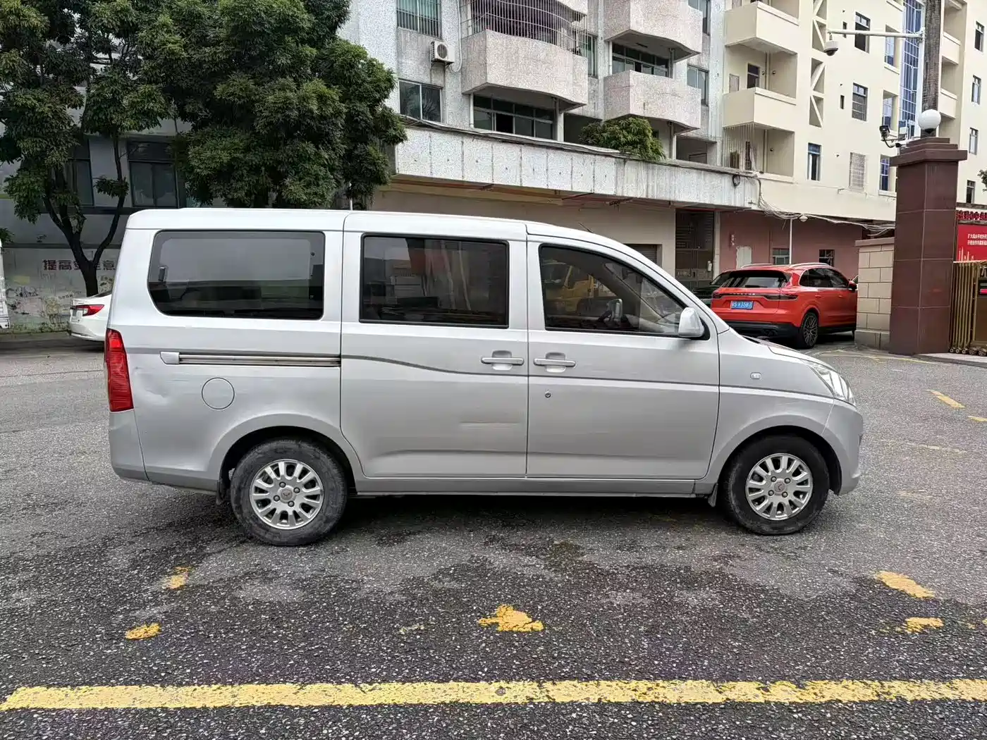 Wuling Motors Wuling Rongguang V 2019 2019 1.5L Standard China VI LAR