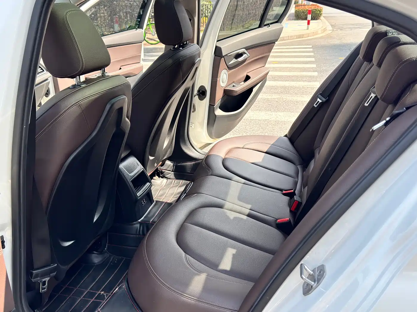 BMW 1 Series 2021 120i M Sport Shadow Edition фото 9